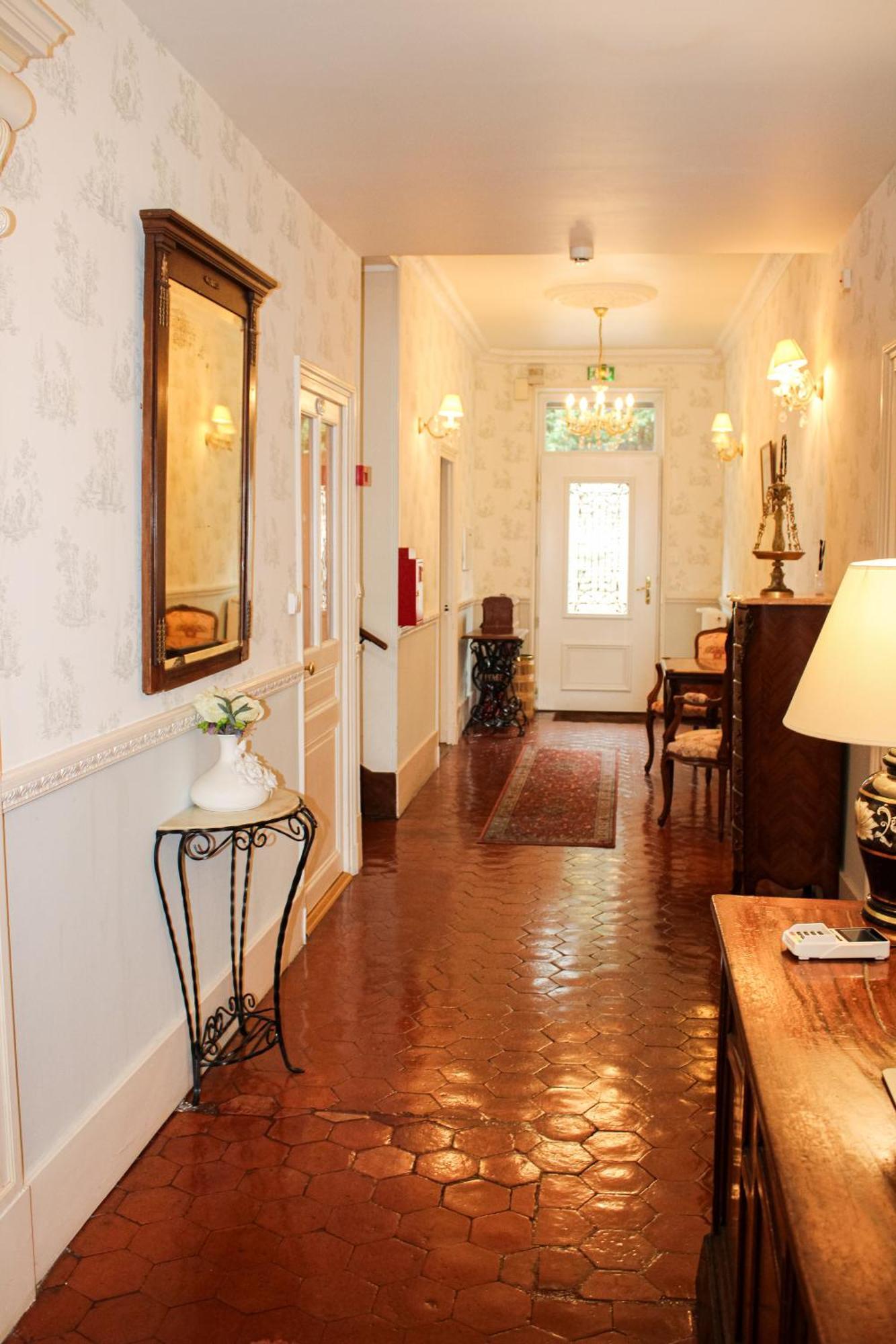 Hotel La Villa Fleurie Бон Екстериор снимка