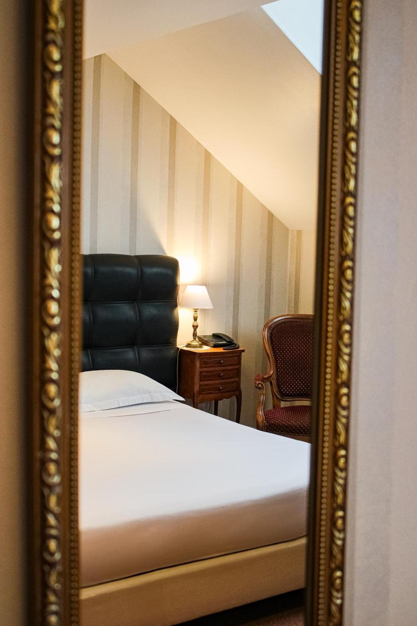Hotel La Villa Fleurie Бон Екстериор снимка