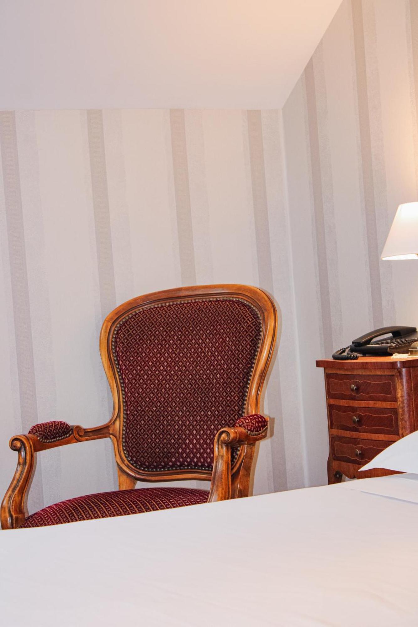 Hotel La Villa Fleurie Бон Екстериор снимка